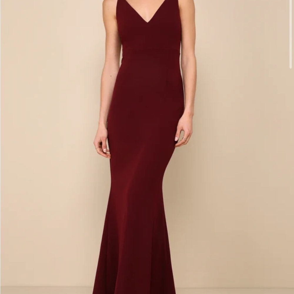 Elegant Burgundy Sleeveless Gown